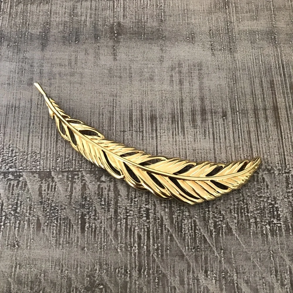 Monet Gold Tone Feather Brooch Pin Vintage